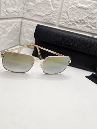 Gafas de sol Guess doradas y plateadas