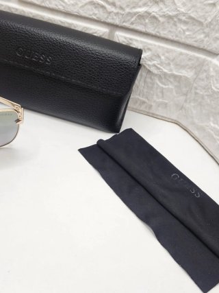 Gafas de sol Guess doradas y plateadas