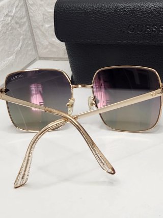 Gafas de sol Guess doradas y plateadas