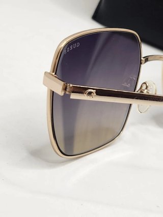 Gafas de sol Guess doradas y plateadas