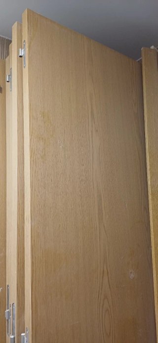 Puertas madera claro. 5€ cada una.
