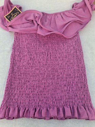 Blusa T U. Con etiquetas. Medidas en descripción