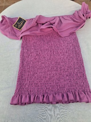 Blusa T U. Con etiquetas. Medidas en descripción