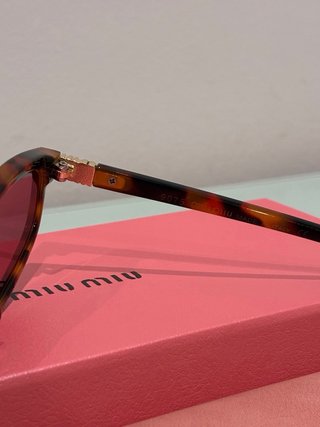 Gafas de sol Miu Miu Tortoise Red