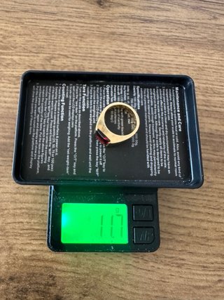 Anillo Cartier Tank 18k Oro y Piedra Roja