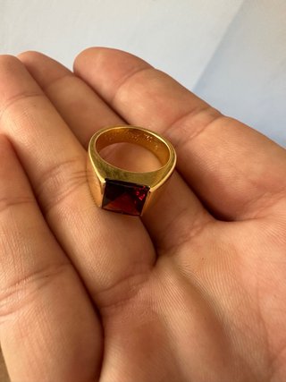 Anillo Cartier Tank 18k Oro y Piedra Roja
