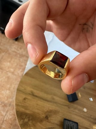 Anillo Cartier Tank 18k Oro y Piedra Roja