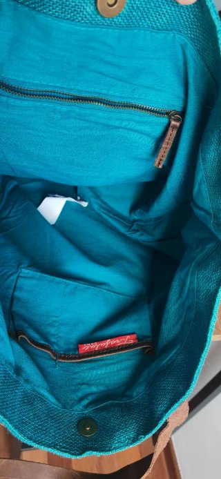 Bolso azul turquesa con asas de cuero