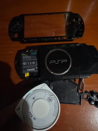 PSP 3004 piezas y juego FIFA 10