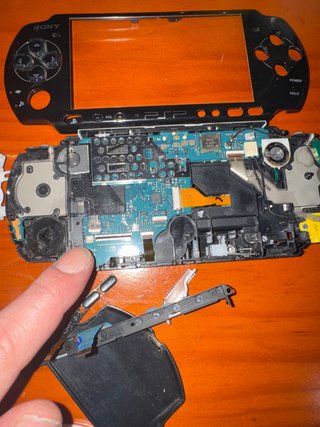 PSP 3004 piezas y juego FIFA 10