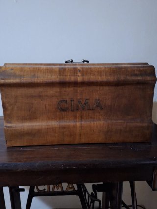 Máquina de coser antigua CIMA