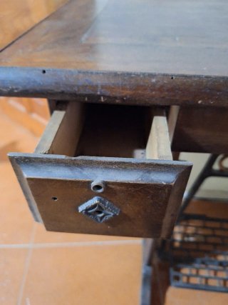 Máquina de coser antigua CIMA