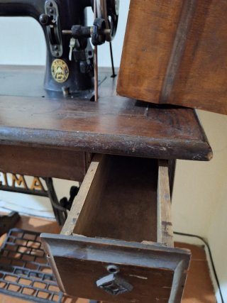 Máquina de coser antigua CIMA