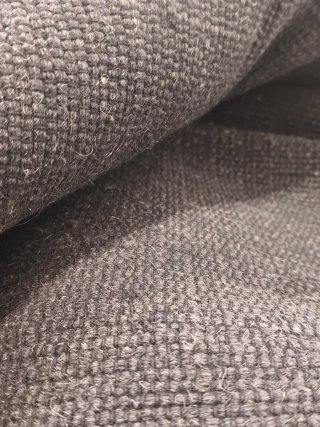 Alfombra Zara Home gris tejido grueso