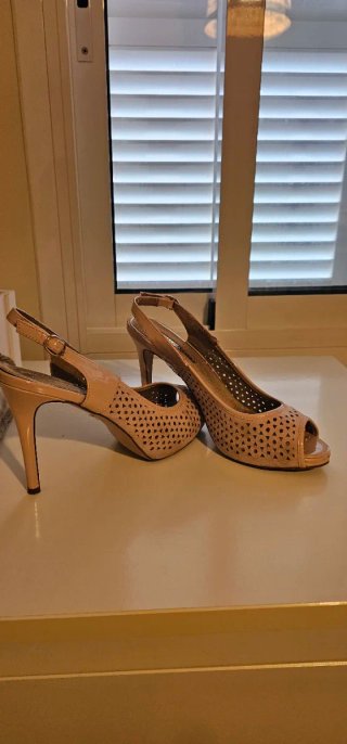 Zapatos de tacón beige talla 41. 1 solo uso.
