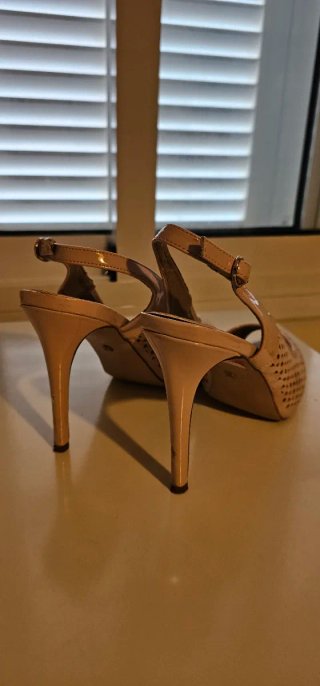 Zapatos de tacón beige talla 41. 1 solo uso.
