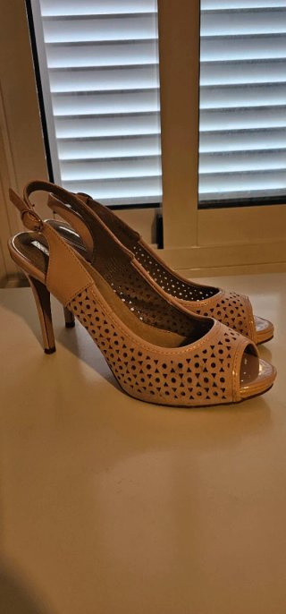 Zapatos de tacón beige talla 41. 1 solo uso.