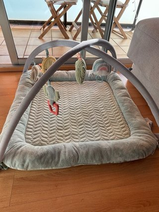 Gimnasio para bebé en perfecto estado
