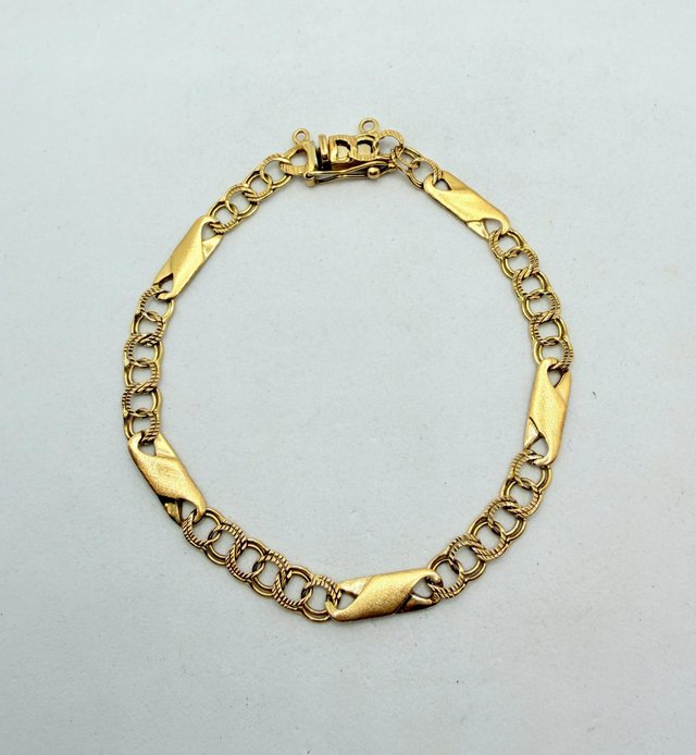 Pulsera Barbada de oro de 18k, 9.64 g, 20.5 cm.