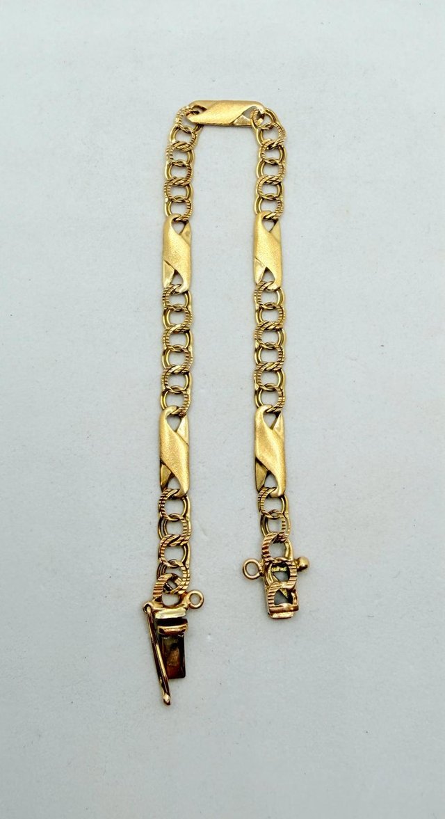 Pulsera Barbada de oro de 18k, 9.64 g, 20.5 cm.