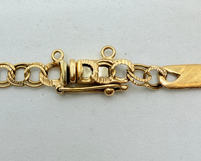 Pulsera Barbada de oro de 18k, 9.64 g, 20.5 cm.
