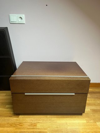 Cabecero, somier 1.50, 2 mesitas y cómoda