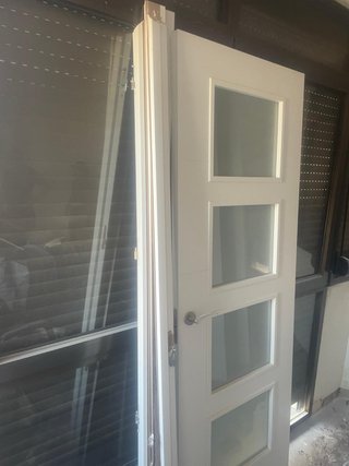 Puerta Blanca con Cristales
