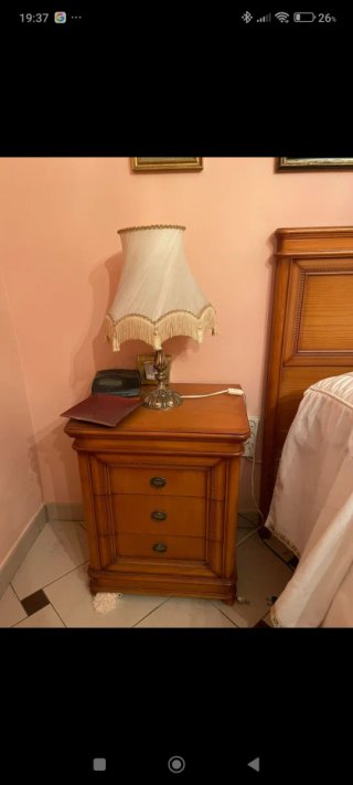 Armario de madera con cajonera y espejo