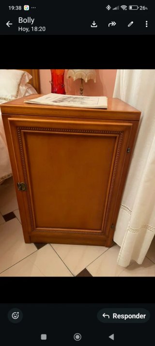 Armario de madera con cajonera y espejo
