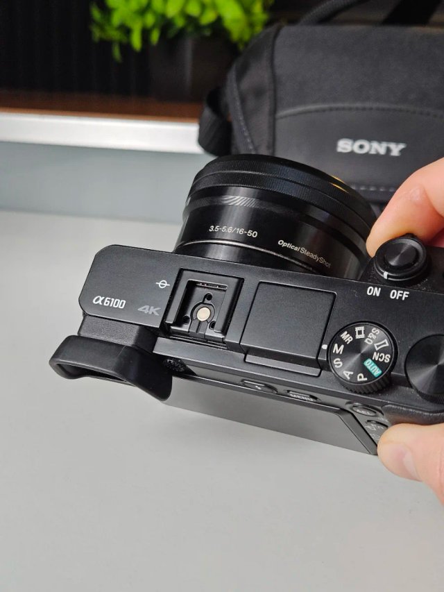 IMPECABLE | Sony Alpha a6100