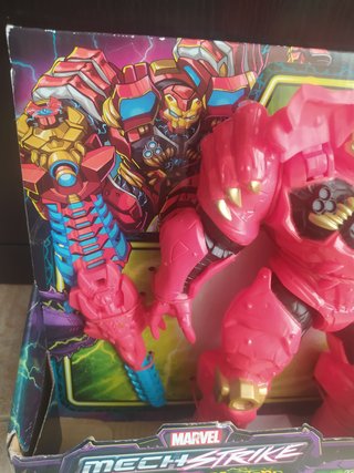 Action figure di Iron Man in tuta Hunter di Marvel Mech Strike Monster