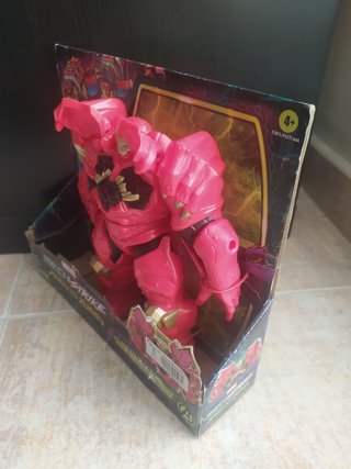 Action figure di Iron Man in tuta Hunter di Marvel Mech Strike Monster
