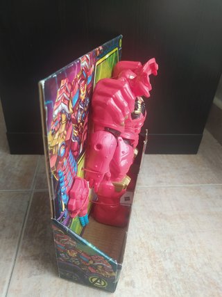 Action figure di Iron Man in tuta Hunter di Marvel Mech Strike Monster