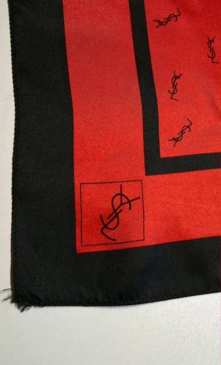Pañuelo Grande 100% seda Yves Saint Laurent