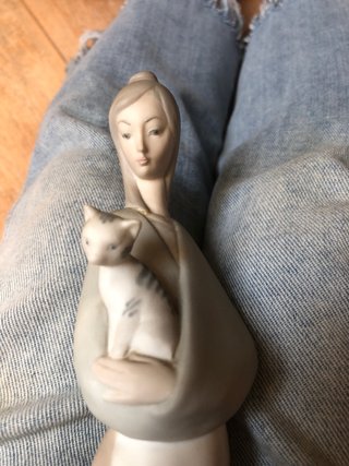 Figura Lladró Muchacha con Gato