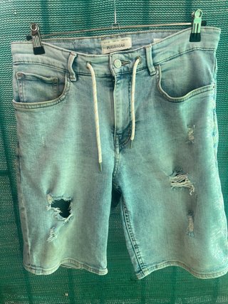 Pantalón corto vaquero PULL&BEAR desgastado
