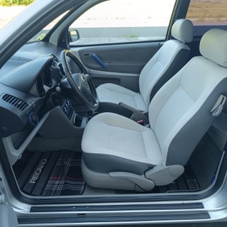 Seat Arosa 1.0 gasolina de 50cv del 2002  Etiquet