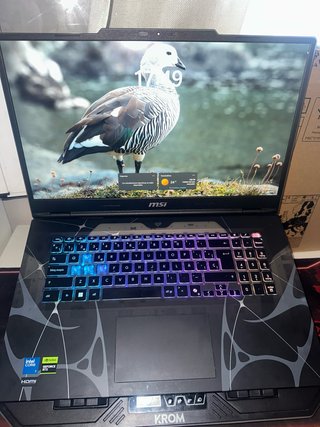 MSI Cyborg 17RTX 5070 32GB RAM 1TB SSd