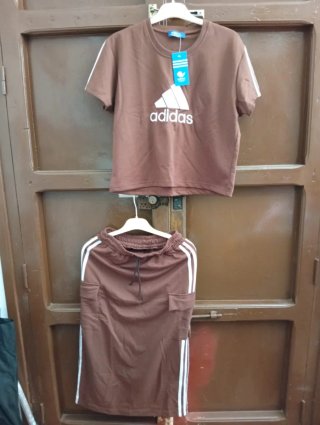 Conjunto Adidas Verde Crop Top y Falda