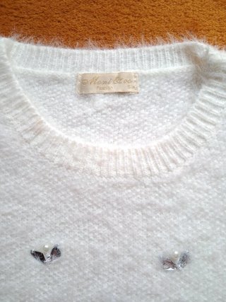 Jersey blanco con pedrería