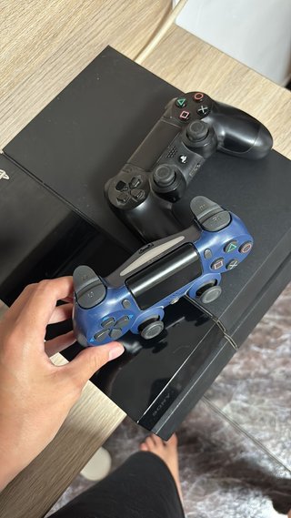 PS4 + 2 Mandos + Juegos