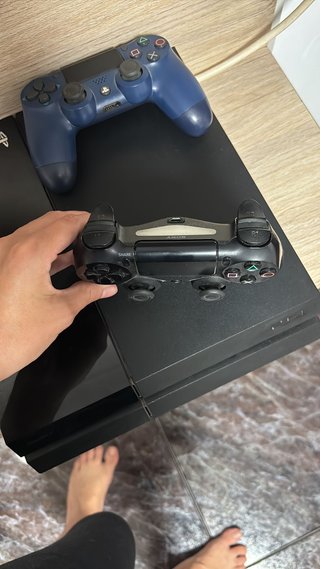 PS4 + 2 Mandos + Juegos