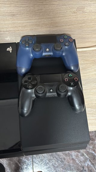 PS4 + 2 Mandos + Juegos