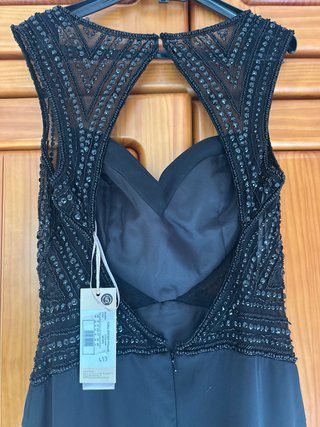 Vestido de fiesta negro con pedrería