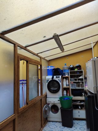 Cerramiento de aluminio y metacrilato.