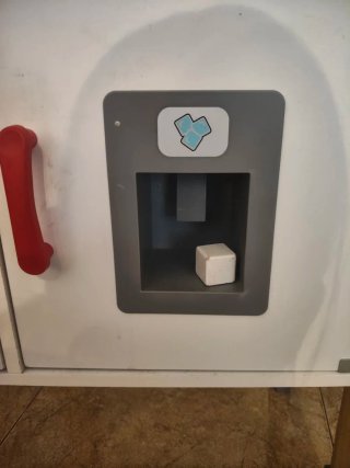 Cocinita de madera con accesorios