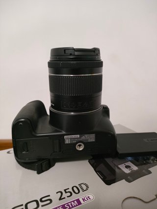 Canon EOS 250D + Accesorios