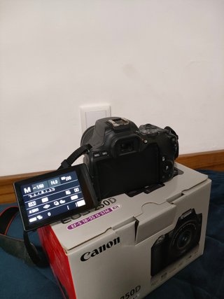 Canon EOS 250D + Accesorios