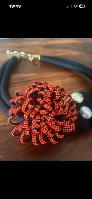 Collar Diseño Negro Naranja Flor Perlas