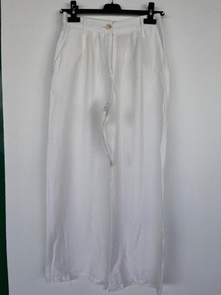 Pantalón blanco estilo lino de Bershka